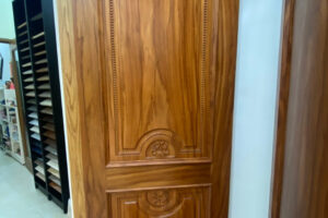 Các Mẫu Cửa 1 Cánh D084 Trưng Bày Tại Showroom