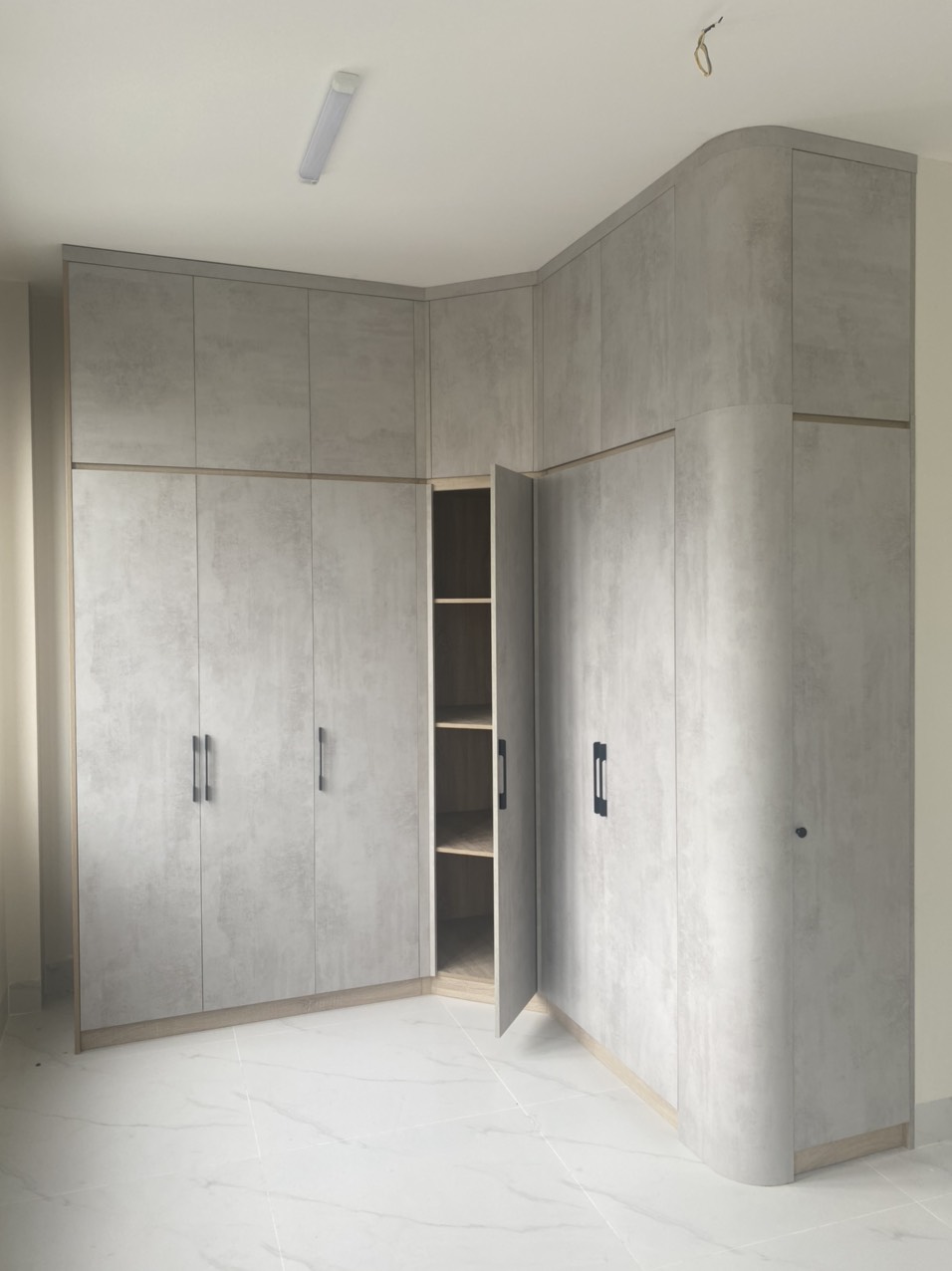 Tủ áo lầu 2 sau view 2