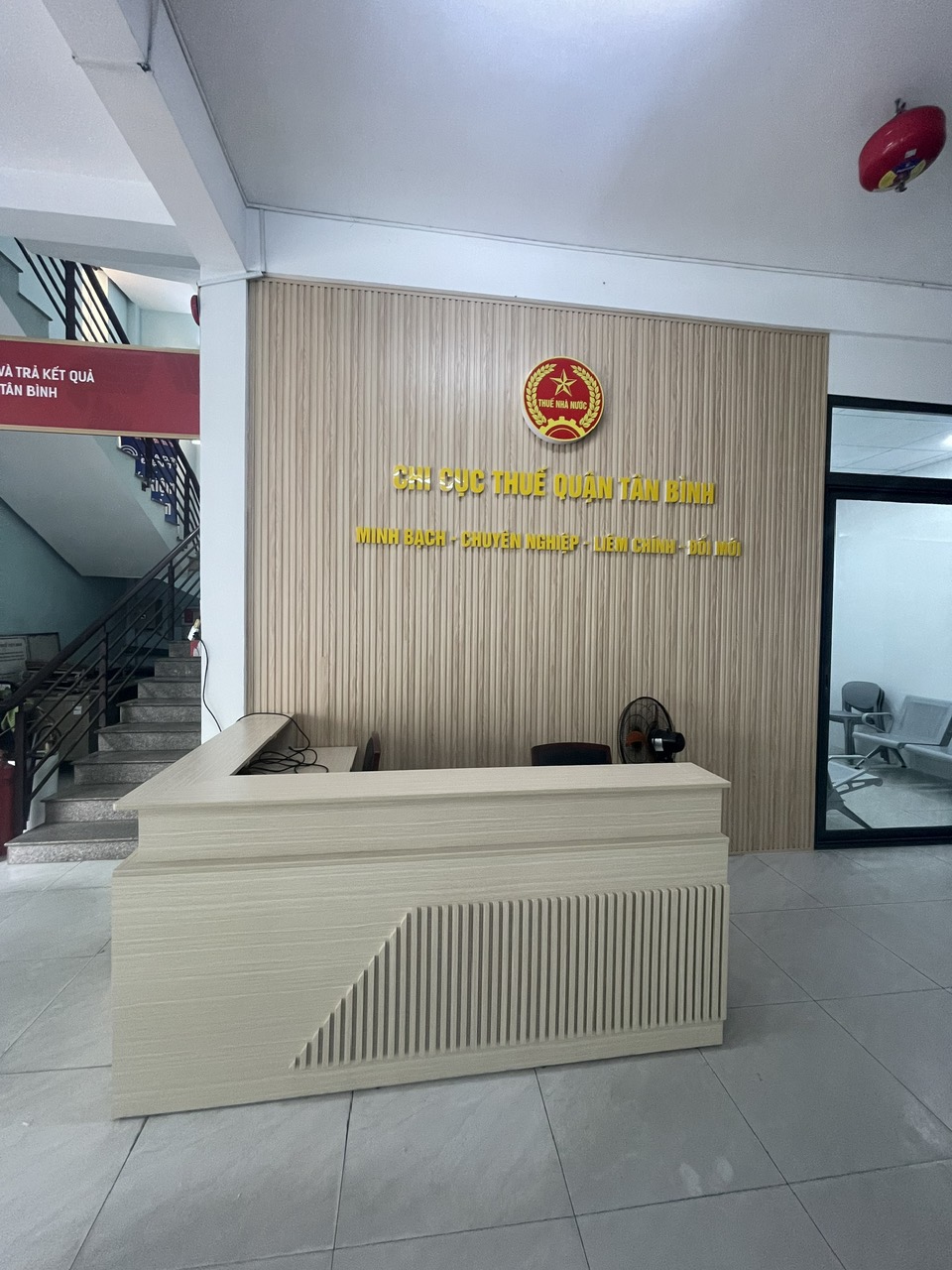 Lắp đặt nội thất quầy tiếp tân Chi cục Thuế