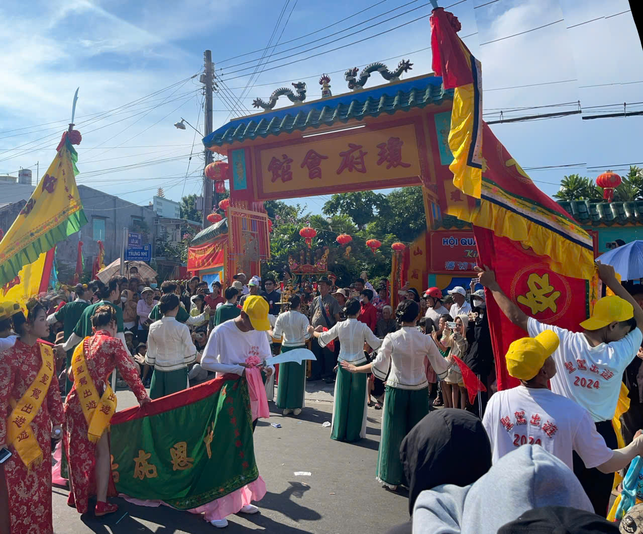 Lễ hội Nghinh Ông rực rỡ sắc màu tại TP . Phan Thiết