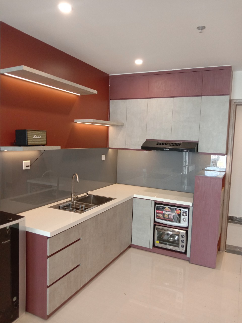 Mẫu bếp chữ L nhỏ gọn cho căn hộ 03