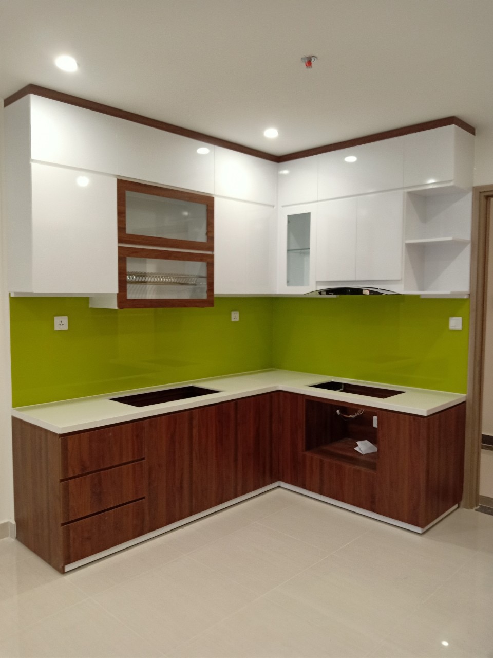 Mẫu bếp chữ L nhỏ gọn cho căn hộ 04