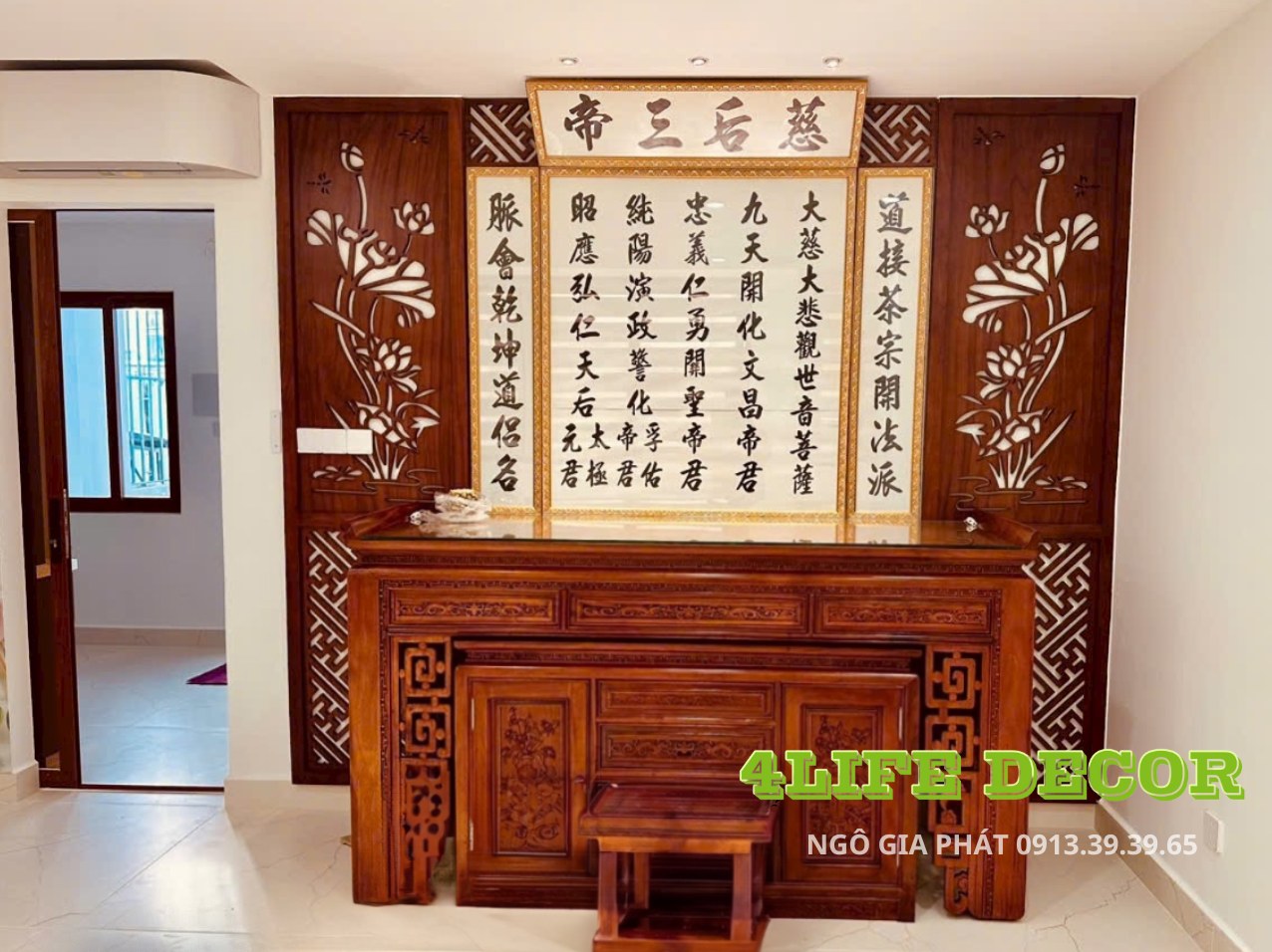 Tủ thờ được bố trí tại vị trí phong thủy trong phòng thờ