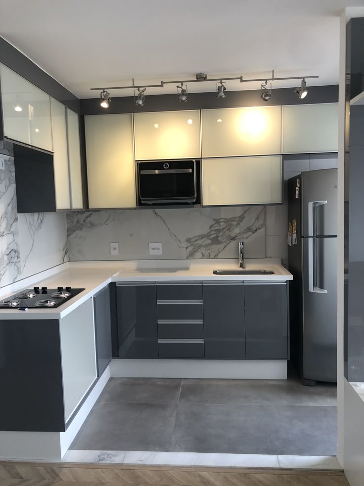 Thi Công Nội Thất Tại TP. HCM: Tủ Bếp Nhựa Sang Trọng 2025 9 Tủ bếp Homestay/ Căn hộ cho thuê