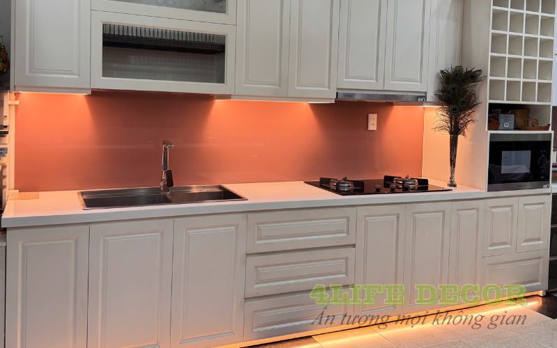 Công trình 3: Tủ bếp gỗ MDF sơn, cánh pano thẳng